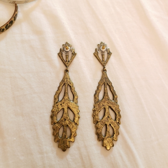 Abstract leaf statement earrings - Picture 2 of 2